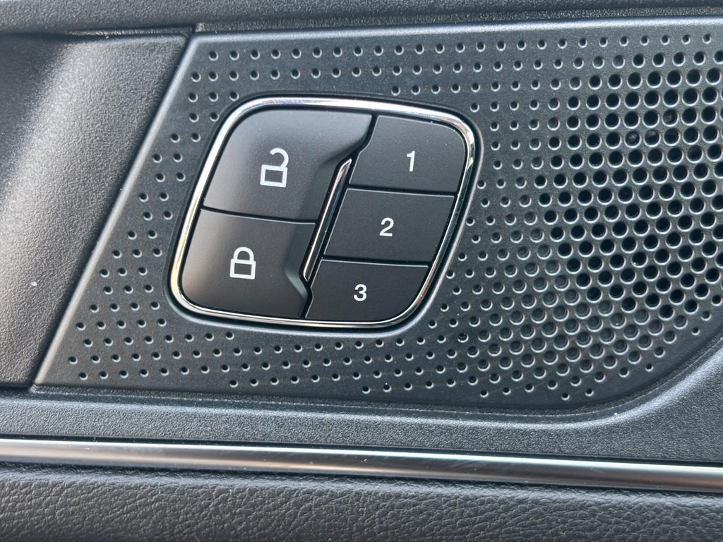 Ford Edge Vehicle Full-screen Gallery Image 25