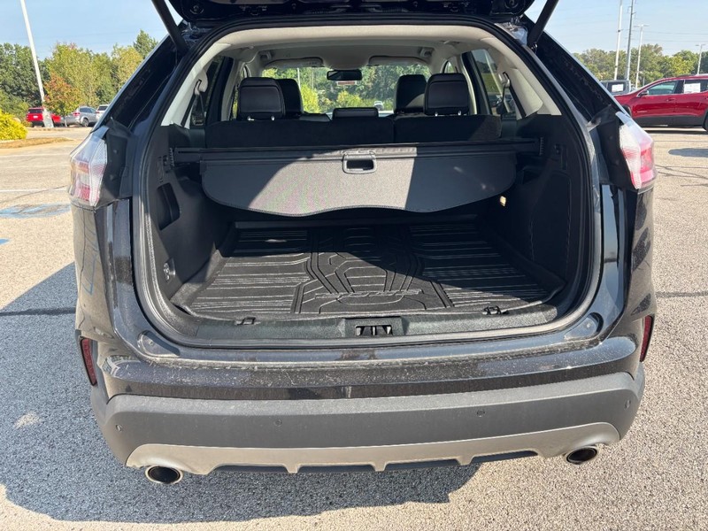 Ford Edge Vehicle Full-screen Gallery Image 04