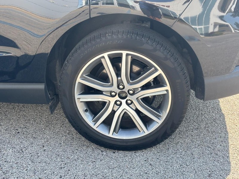 Ford Edge Vehicle Full-screen Gallery Image 05