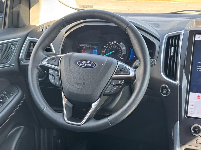 Ford Edge Vehicle Full-screen Gallery Image 10