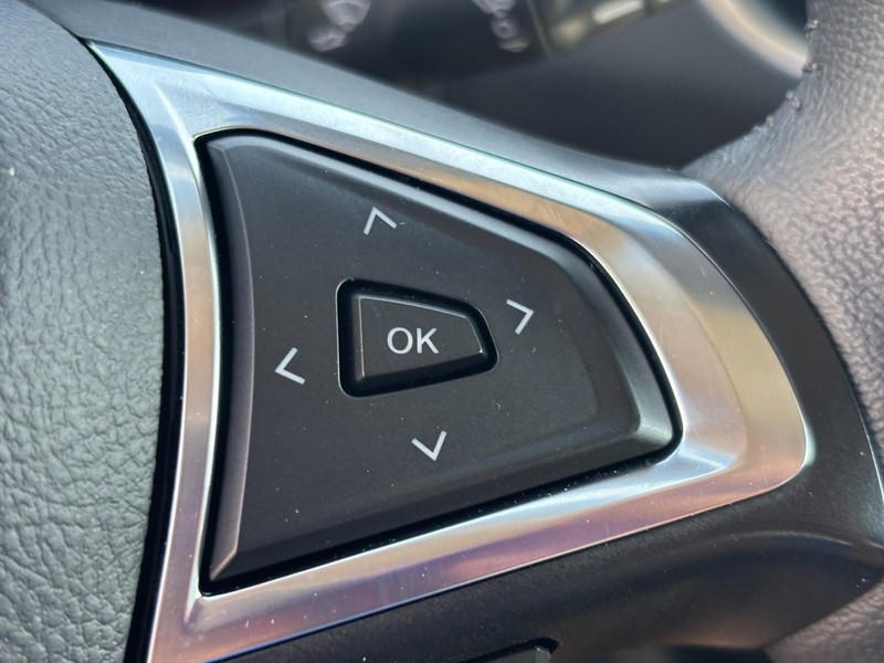 Ford Edge Vehicle Full-screen Gallery Image 17