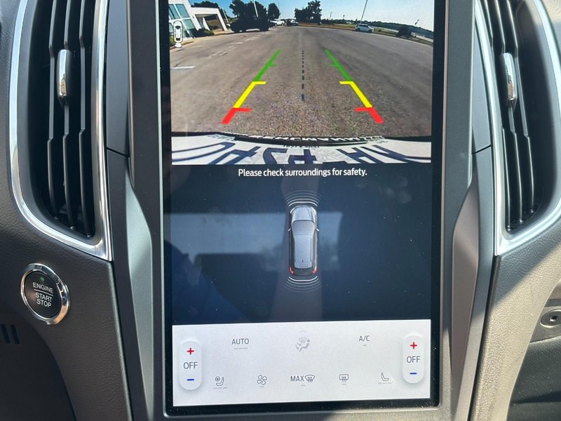 Ford Edge Vehicle Full-screen Gallery Image 21