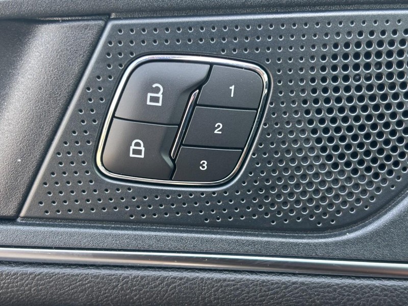 Ford Edge Vehicle Full-screen Gallery Image 25