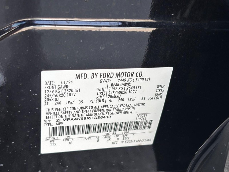 Ford Edge Vehicle Full-screen Gallery Image 27