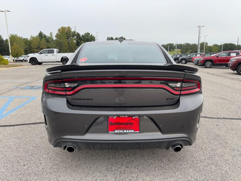 Dodge Charger Vehicle Full-screen Gallery Image 05