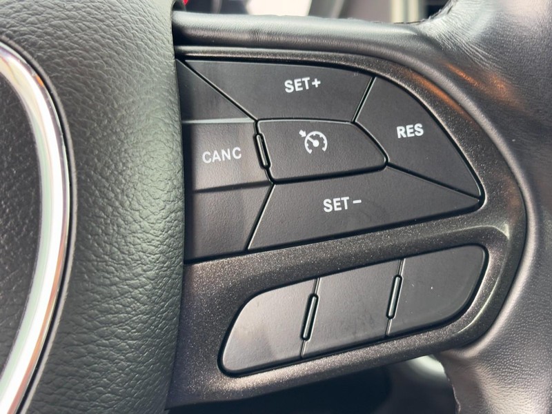 Dodge Charger Vehicle Full-screen Gallery Image 18