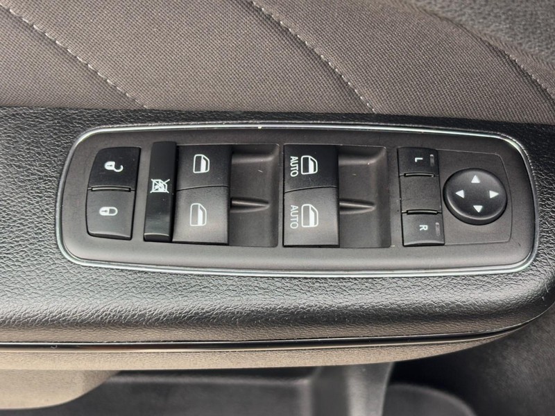 Dodge Charger Vehicle Full-screen Gallery Image 23