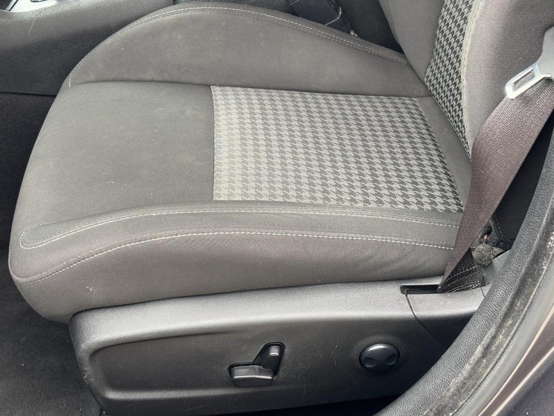 Dodge Charger Vehicle Full-screen Gallery Image 24