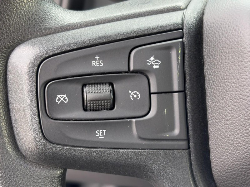 Chevrolet Silverado 1500 Vehicle Full-screen Gallery Image 10