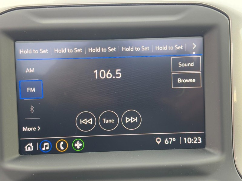 Chevrolet Silverado 1500 Vehicle Full-screen Gallery Image 12