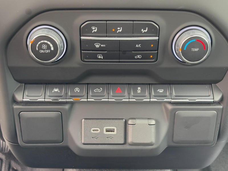 Chevrolet Silverado 1500 Vehicle Full-screen Gallery Image 14