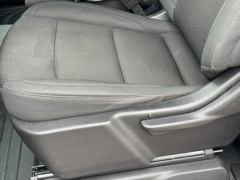 Chevrolet Silverado 1500 Vehicle Full-screen Gallery Image 17