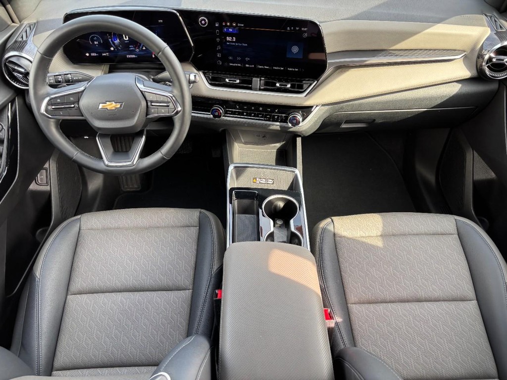 Chevrolet Equinox Vehicle Full-screen Gallery Image 11