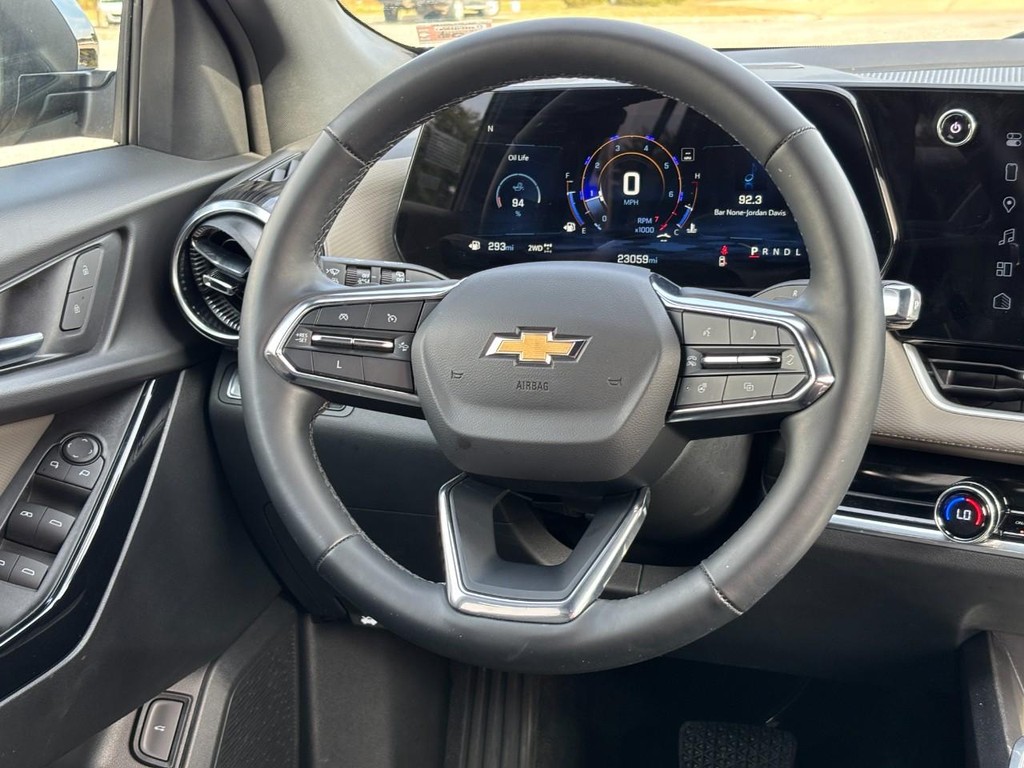 Chevrolet Equinox Vehicle Full-screen Gallery Image 12