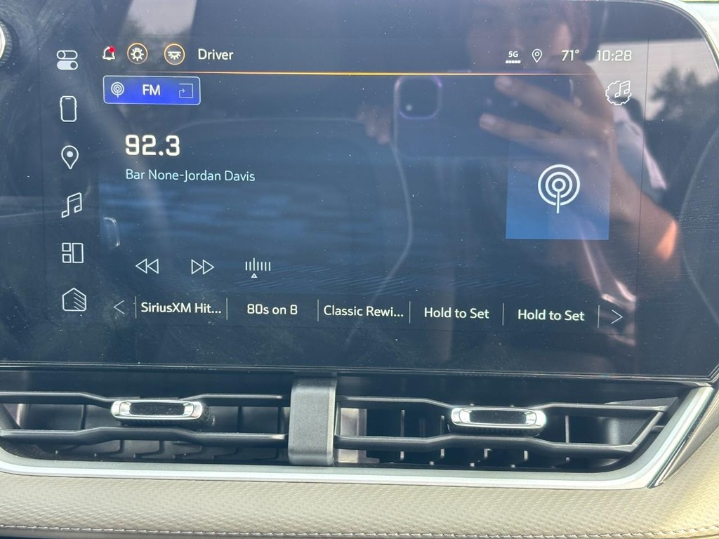 Chevrolet Equinox Vehicle Full-screen Gallery Image 13