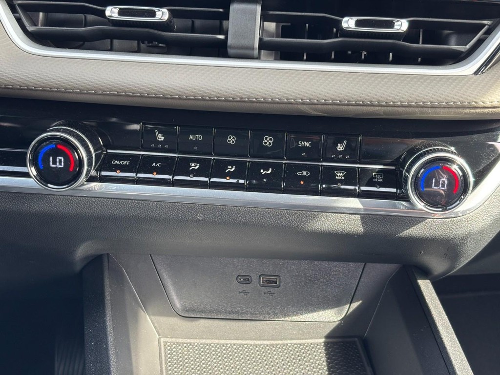 Chevrolet Equinox Vehicle Full-screen Gallery Image 14