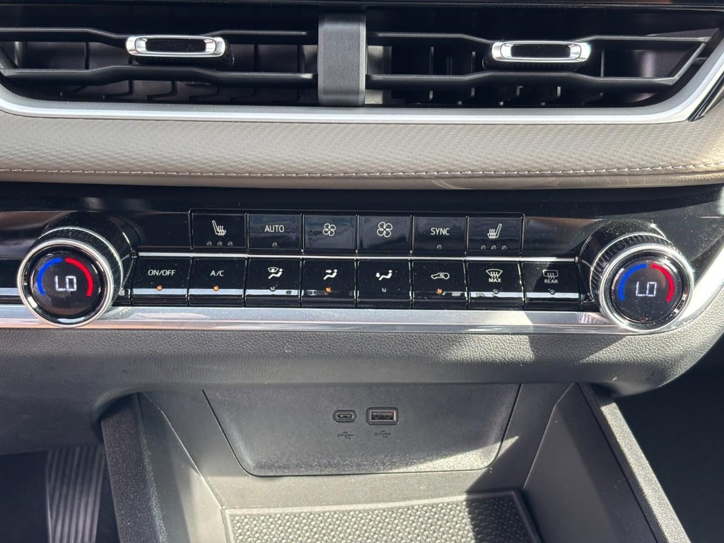 Chevrolet Equinox Vehicle Full-screen Gallery Image 22