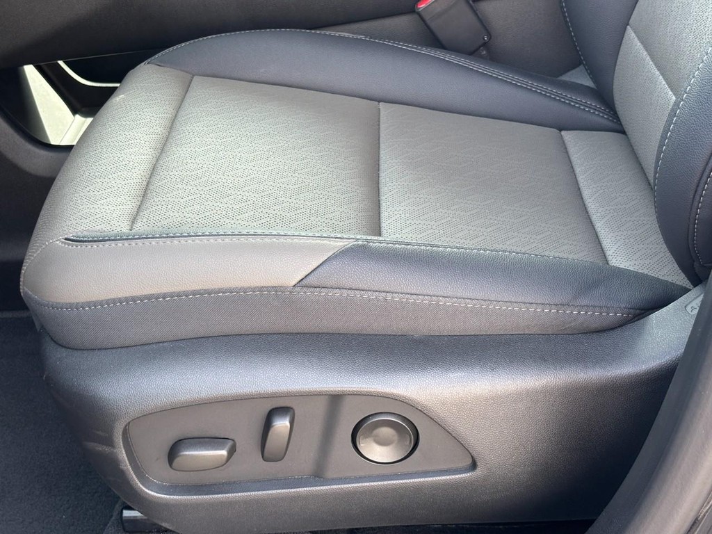 Chevrolet Equinox Vehicle Full-screen Gallery Image 25