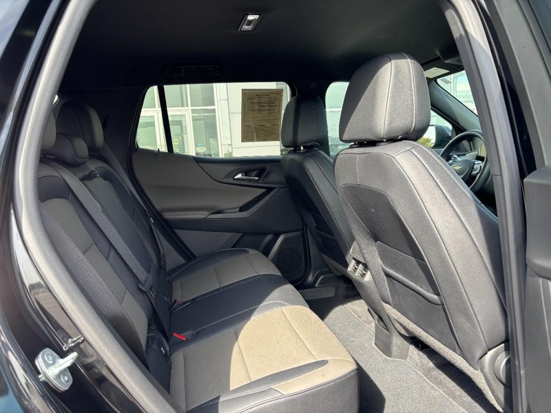 Chevrolet Equinox Vehicle Full-screen Gallery Image 10