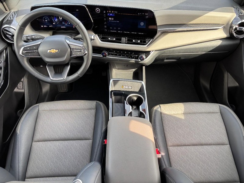 Chevrolet Equinox Vehicle Full-screen Gallery Image 11