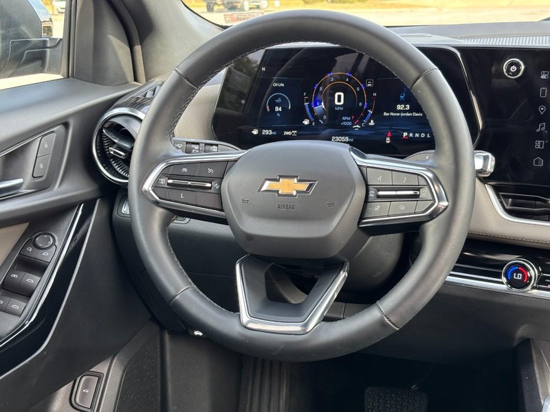 Chevrolet Equinox Vehicle Full-screen Gallery Image 12