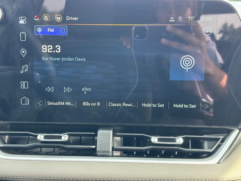 Chevrolet Equinox Vehicle Full-screen Gallery Image 13