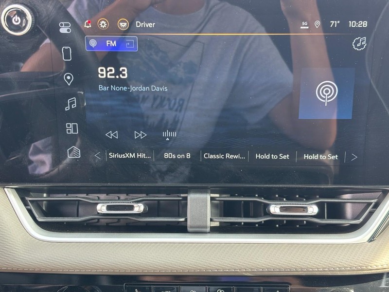 Chevrolet Equinox Vehicle Full-screen Gallery Image 20