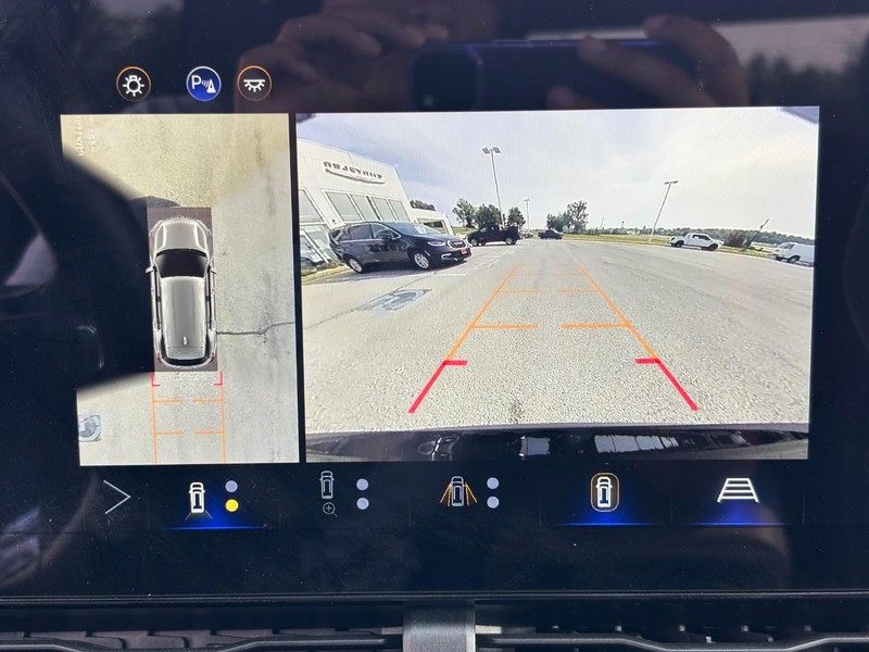 Chevrolet Equinox Vehicle Full-screen Gallery Image 21