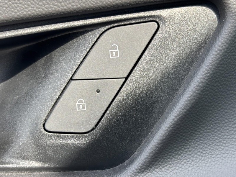 Chevrolet Equinox Vehicle Full-screen Gallery Image 24