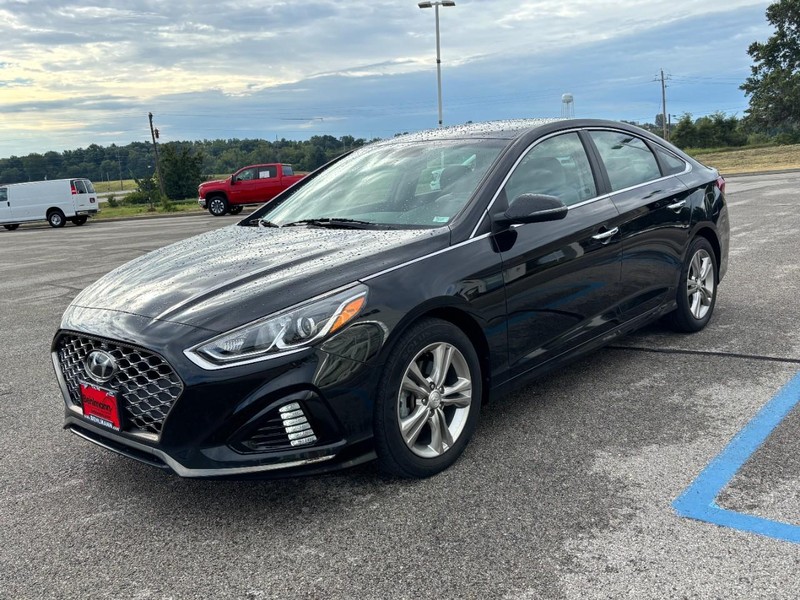 Hyundai Sonata Vehicle Full-screen Gallery Image 07