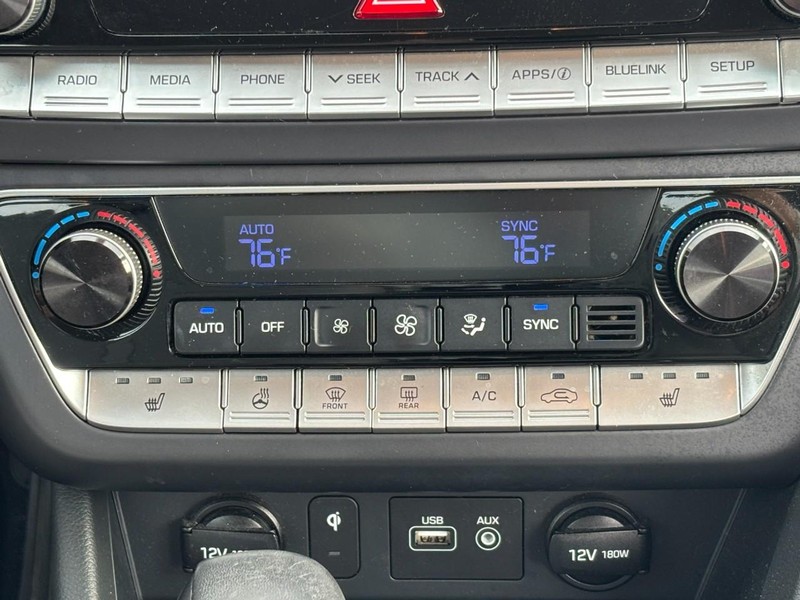 Hyundai Sonata Vehicle Full-screen Gallery Image 13