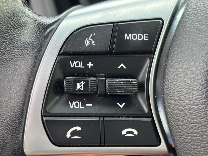 Hyundai Sonata Vehicle Full-screen Gallery Image 16