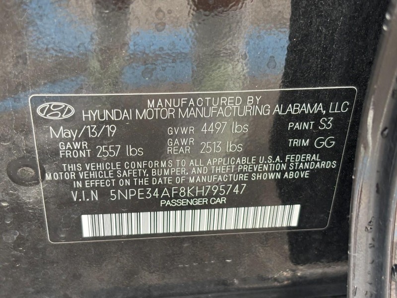 Hyundai Sonata Vehicle Full-screen Gallery Image 24