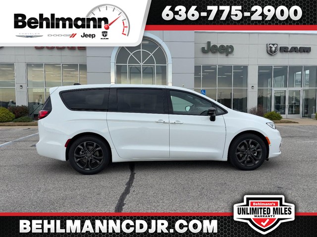 2026 Chrysler Pacifica Select at Behlmann Chrysler Dodge Jeep Ram in Troy MO