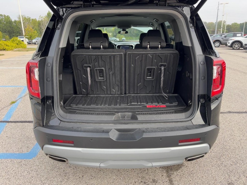 GMC Acadia Vehicle Full-screen Gallery Image 04