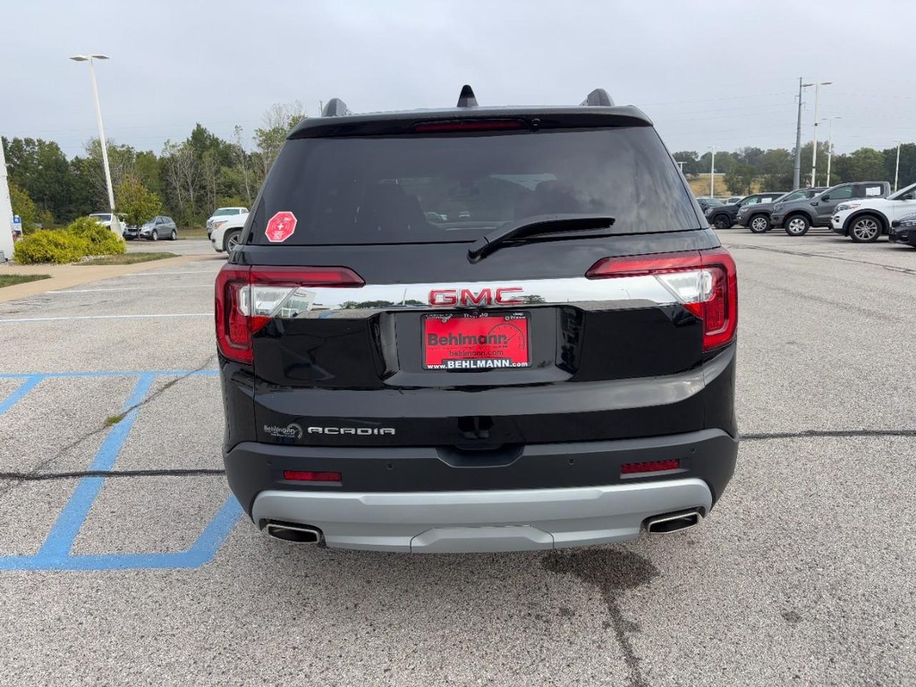 GMC Acadia Vehicle Full-screen Gallery Image 05