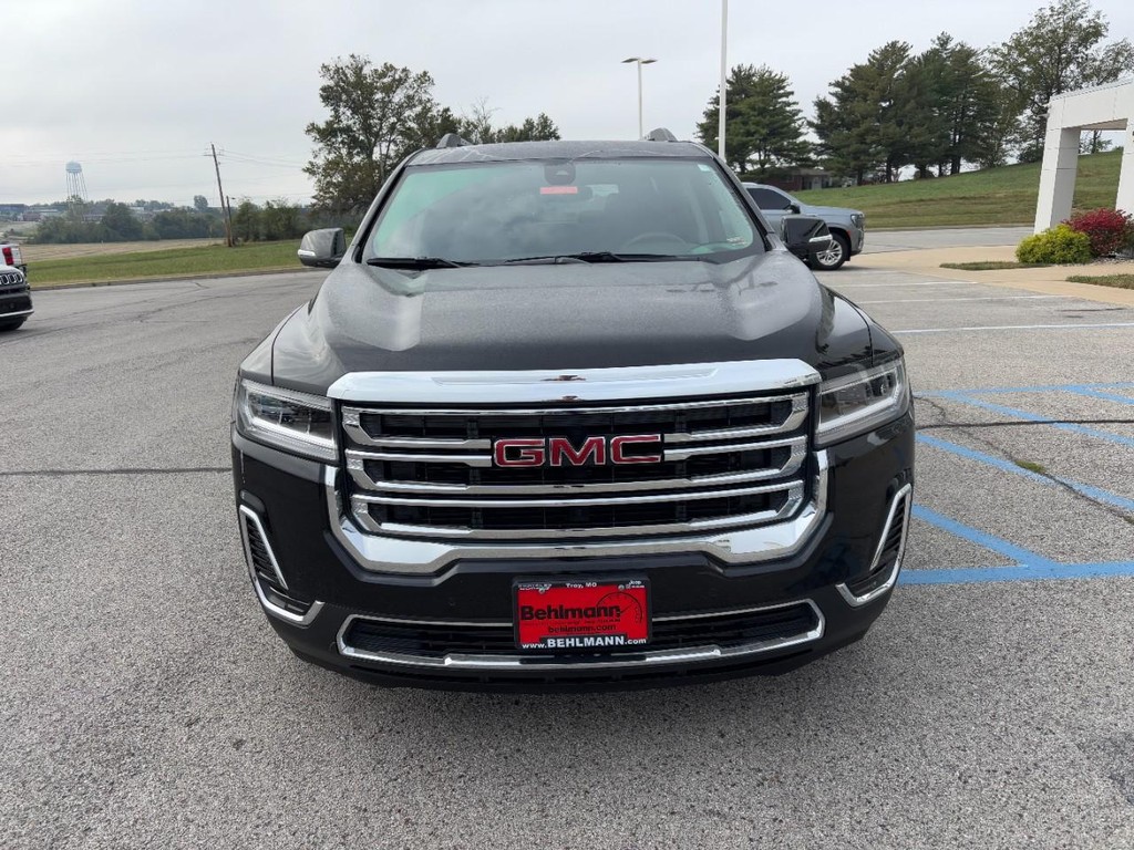 GMC Acadia Vehicle Full-screen Gallery Image 09