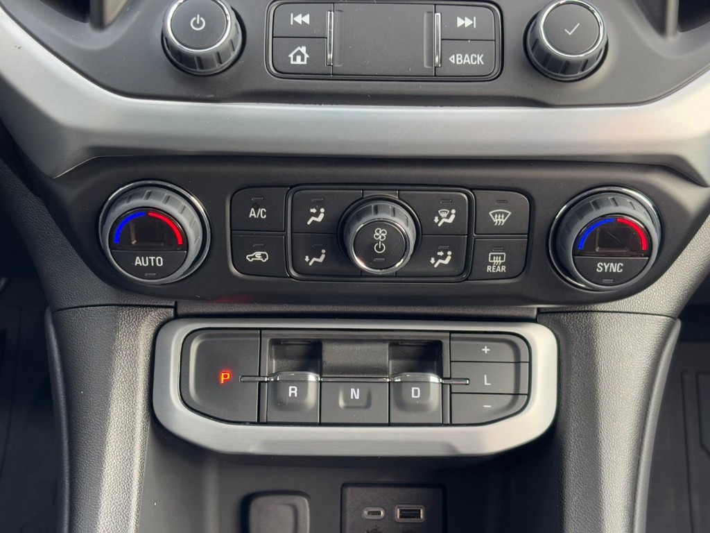 GMC Acadia Vehicle Full-screen Gallery Image 15