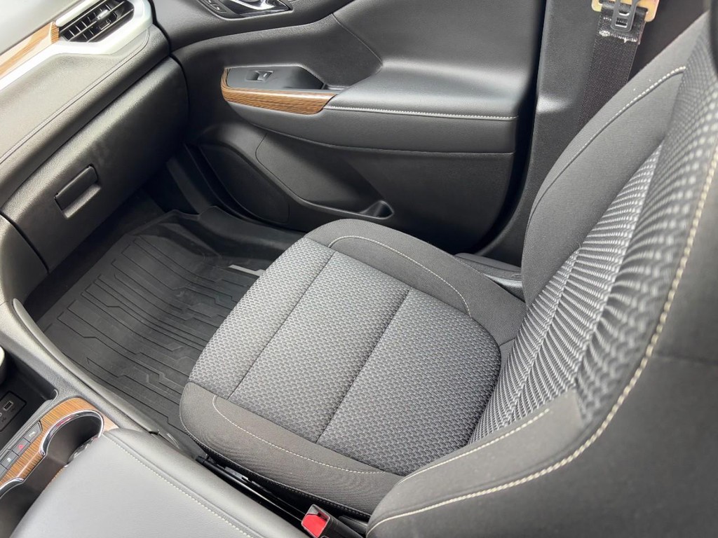 GMC Acadia Vehicle Full-screen Gallery Image 16