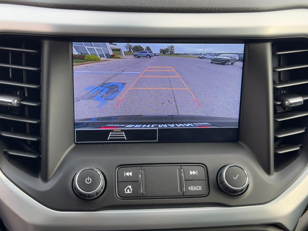 GMC Acadia Vehicle Full-screen Gallery Image 22