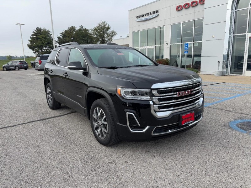 GMC Acadia Vehicle Full-screen Gallery Image 02