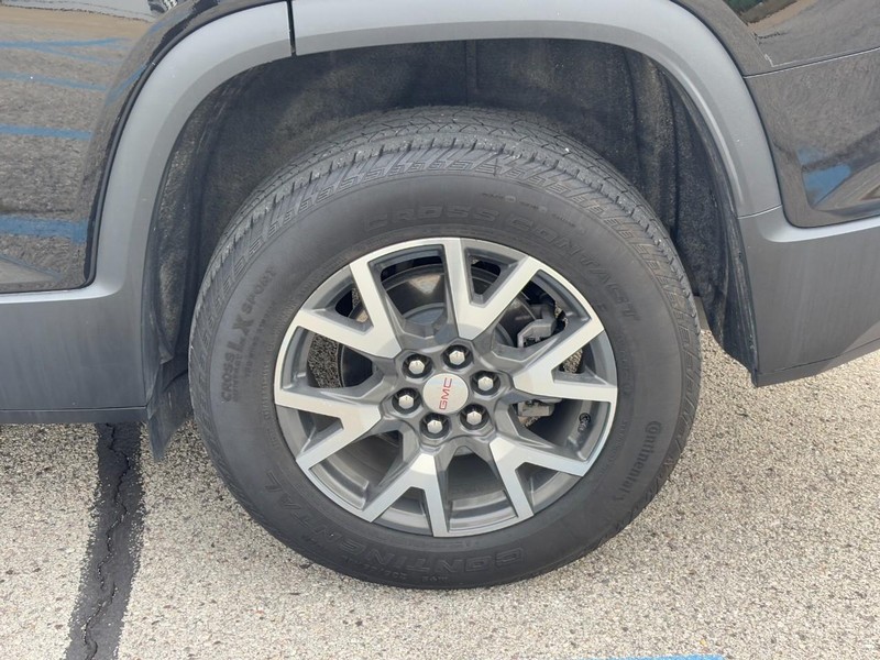 GMC Acadia Vehicle Full-screen Gallery Image 07