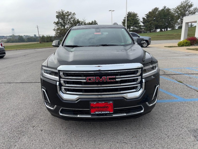 GMC Acadia Vehicle Full-screen Gallery Image 09