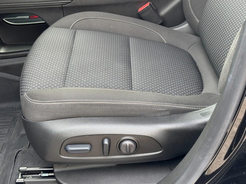 GMC Acadia Vehicle Full-screen Gallery Image 26