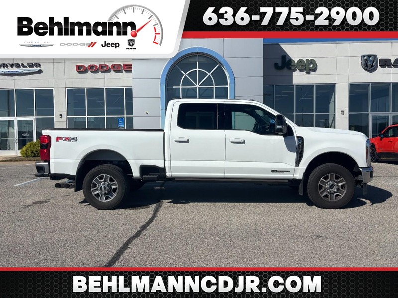 Ford Super Duty F-350 SRW Vehicle Full-screen Gallery Image 01