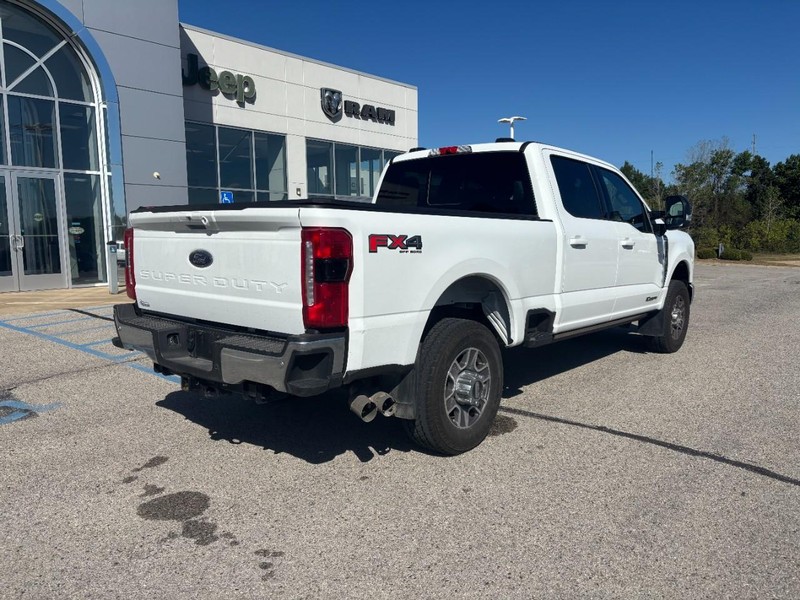 Ford Super Duty F-350 SRW Vehicle Full-screen Gallery Image 03