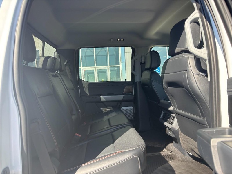 Ford Super Duty F-350 SRW Vehicle Full-screen Gallery Image 09