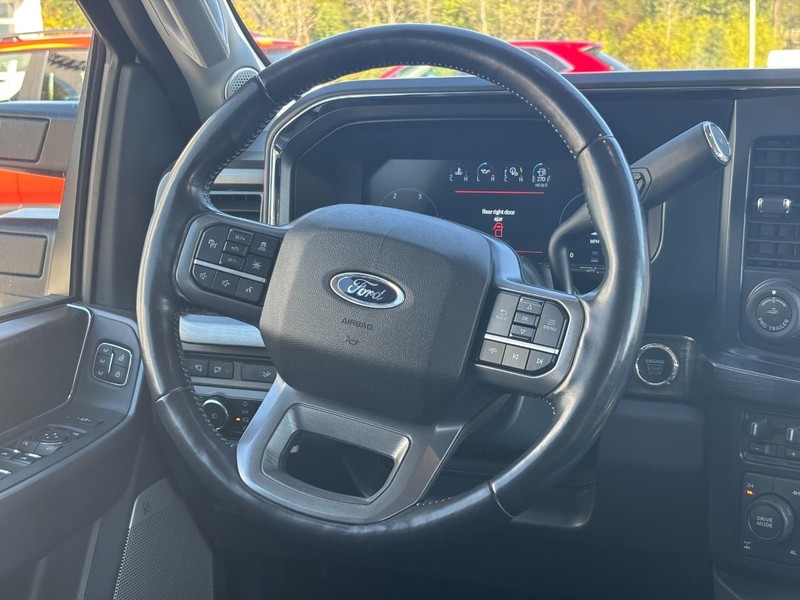 Ford Super Duty F-350 SRW Vehicle Full-screen Gallery Image 11