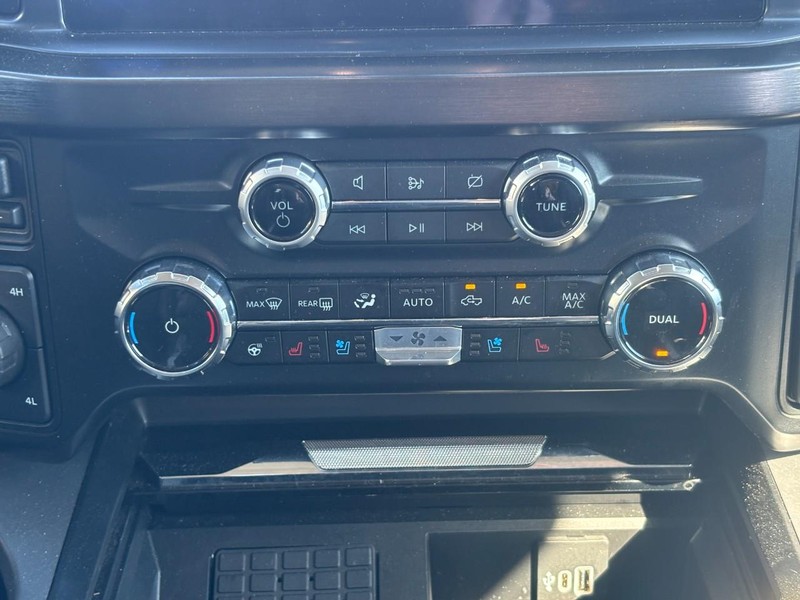 Ford Super Duty F-350 SRW Vehicle Full-screen Gallery Image 13