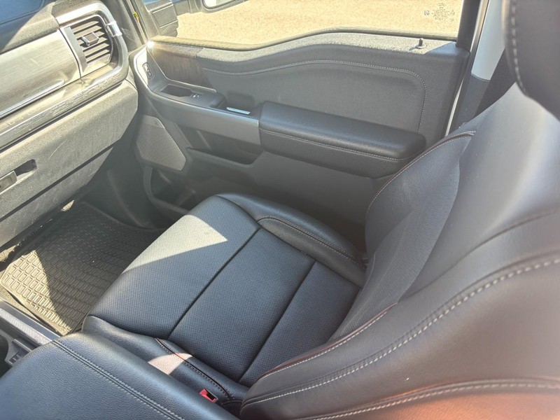 Ford Super Duty F-350 SRW Vehicle Full-screen Gallery Image 14